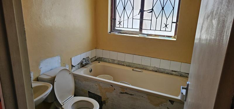 4 Bedroom Property for Sale in Ilitha Park Western Cape